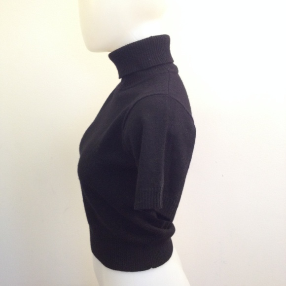 Turtle neck short sleeve crop sweater - Picture 2 of 5